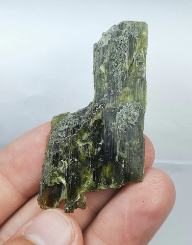 Natural Pleochroic Epidote Crystal From Skardu Pakistan. - Picture 3 of 7