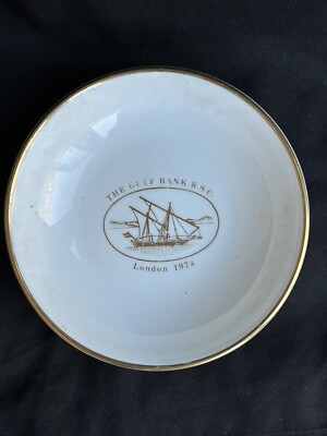 Wedgwood Teller, The Gulf Bank K.S.C., London 1974, Made in England, Bone China.