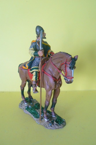 ELASTOLIN / MOYEN AGE TRES BEAU CHEVALIER SUR CHEVAL CABRE