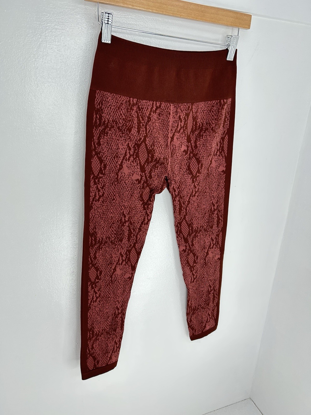 Fabletics Performance Leggings Size Medium Seamle… - image 7