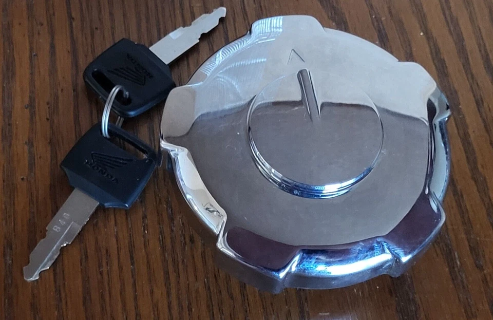 TAPA DEPÓSITO GASOLINA HONDA XR250L,XR650L,CRF230L,CRF230M,CRF230,XR650,XR250,XL250,XL350 Foto 2 de 3