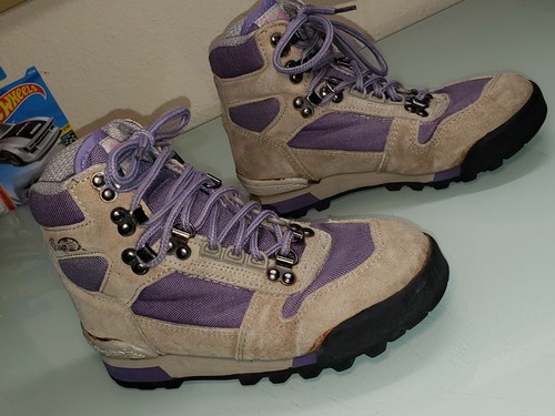 hiking boots size 5.5
