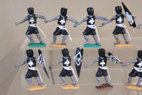 TIMPO SWOPPETS 12 x BLACK MEDIEVAL KNIGHT SOLDIER ATTACKING om - Picture 7 of 13