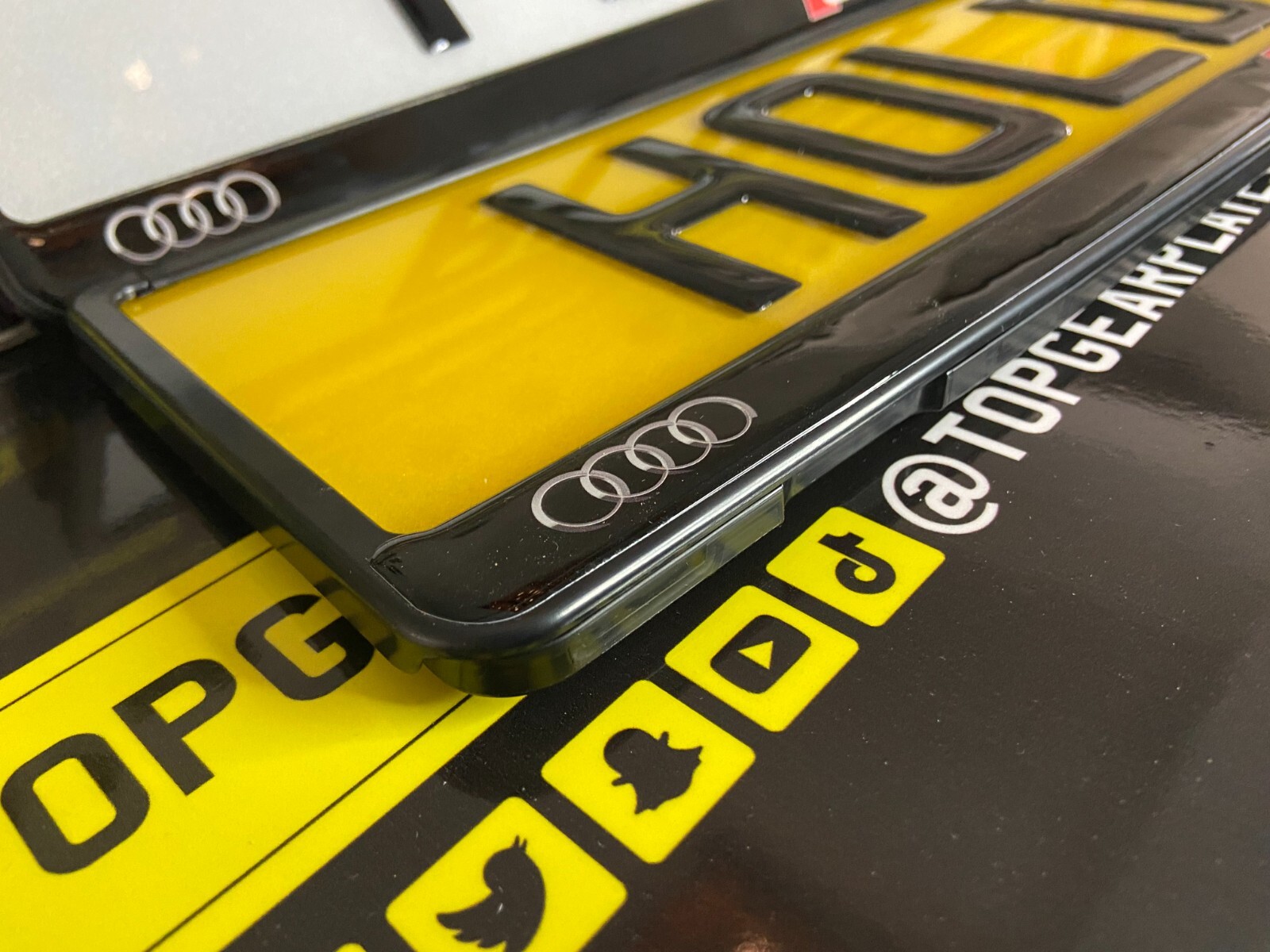 1 x 3D Gloss Gel Domed Quick Release Number Plate Holder AUDI S
