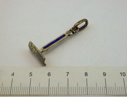 Collane e ciondoli antichi in argento in argento con pietra principale smalto