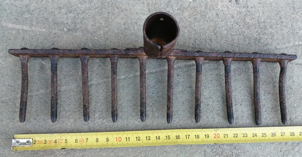 D3- Râteau OUTIL ANCIEN Riveté de jardinage,  jardin, agriculture  - Photo 2/4