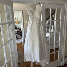 JJ  s House White Wedding Dress Waist 30  Bust 36  