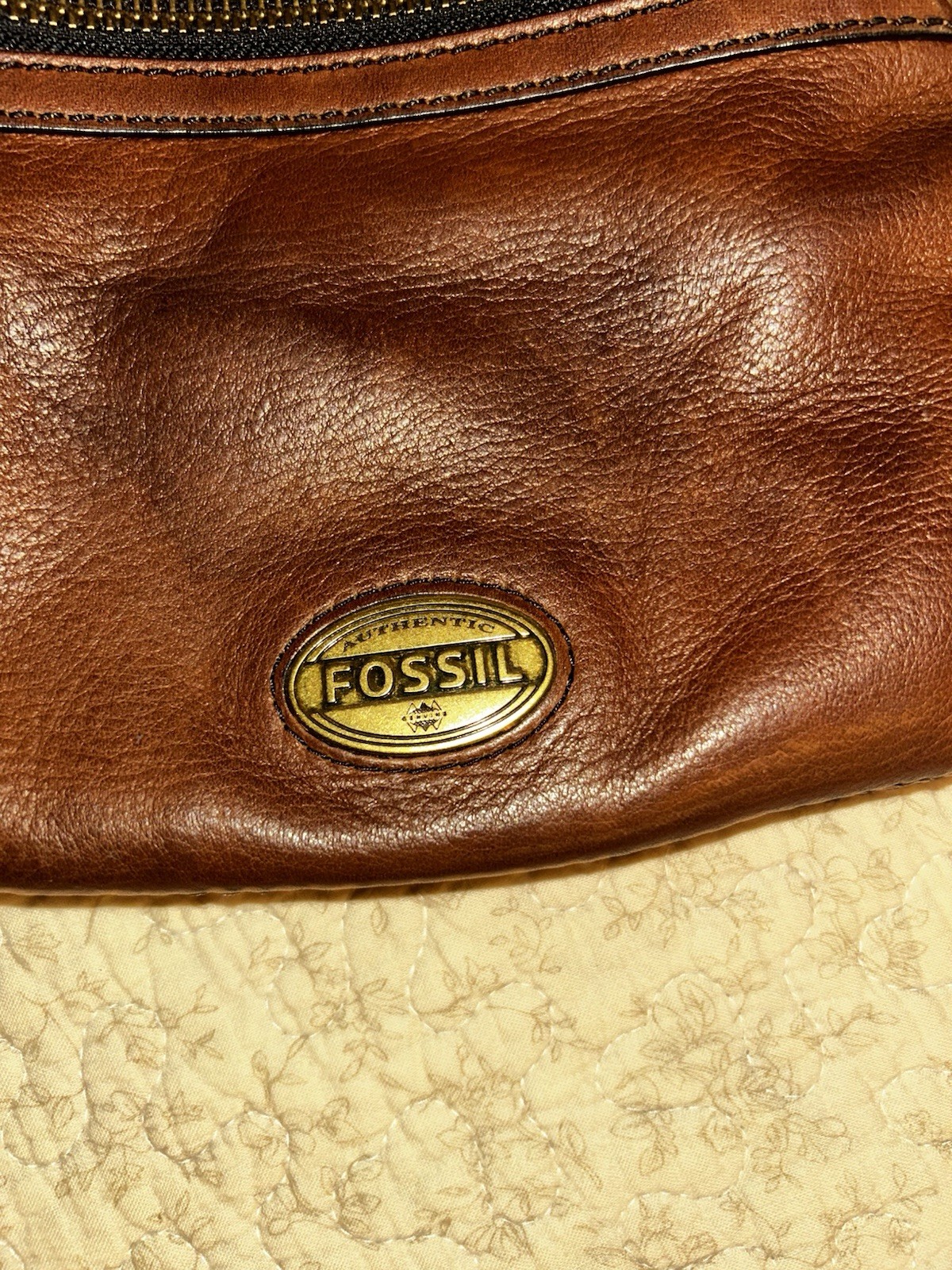 Fossil Brown Solid Zip Crossbody Bag Adjustable Strap Inner Pockets Gold — image 4