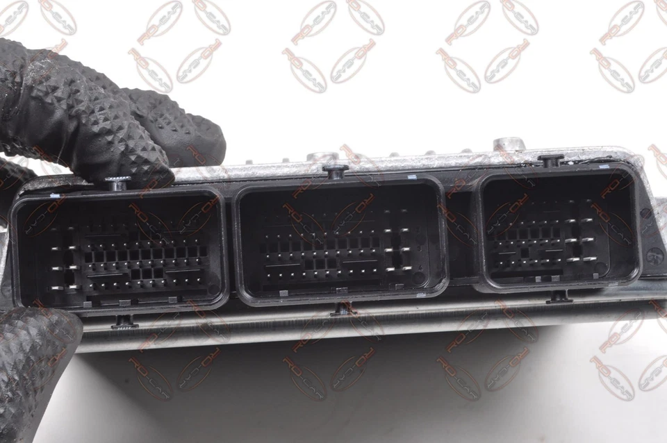 VOLVO V50 2.0 D 136CV Centralina Motore 31211071 - Immagine 3 di 4