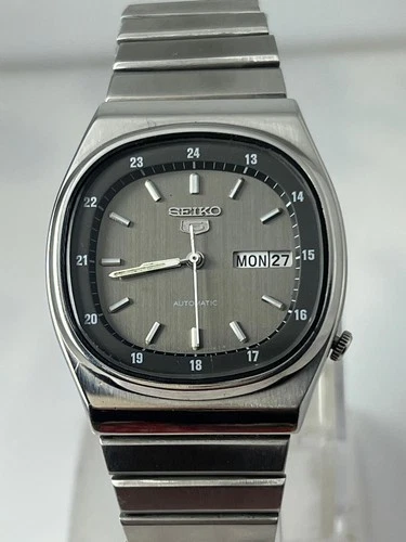 Vintage Seiko 5 6309 automatic day and date made in Japan
