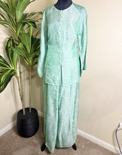 Women  s Green Satin Paisley 2-Piece Set Button Collared Top  Straight Pants M