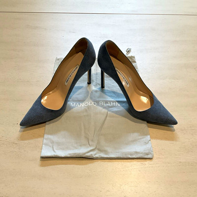 Manolo Blahnik Women s Blue Denim Pointed Toe Stiletto Slip On Pumps 8.5