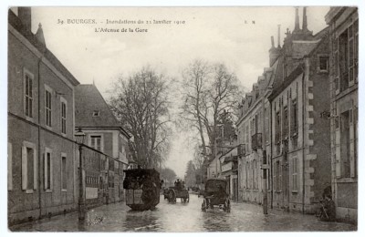 BOURGES - Cher - CPA 18 - Rue Moyenne - Commerces - FR