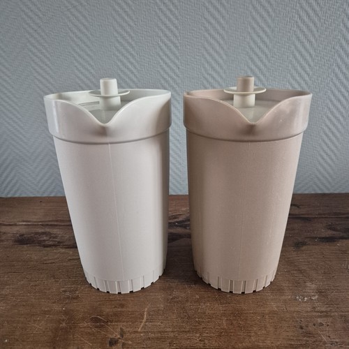 Juego de jarra vintage Tupperware beige con tapa de botón pulsador 2 piezas - Picture 2 of 8