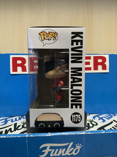 Funko Pop! The Office #1175 Kevin Malone supereroe da collezione - Foto 2 di 6