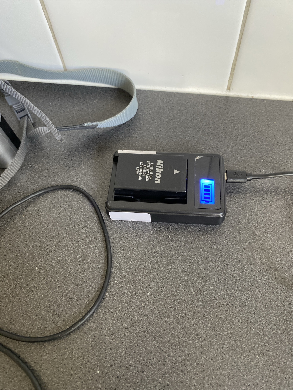 Nikon 1 J1 Silver Digital Camera W/ Lens,charger (LENS ERROR) FOR PARTS