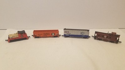 4 - 1970s N-Scale 1:16 Model Railroad ENGINE + Freight Cars & Caboose (Lot 8)