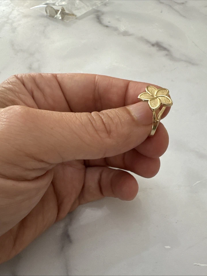14 K Yellow Gold Hawaiian Flower Ring; Size 8.5 - Image 2 of 4