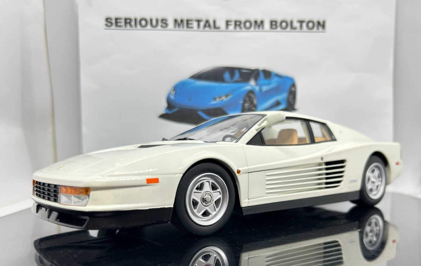 KK SCALE 180502W FERRARI TESTAROSSA  US VERSION (MIAMI VICE) 1984 WHITE  1:18
