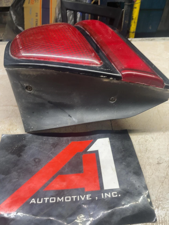 96-99 OLDS EIGHTY-EIGHT 88 Passenger Right Tail Light Assembly 1 Bad Mount OEM - Image 2 of 4