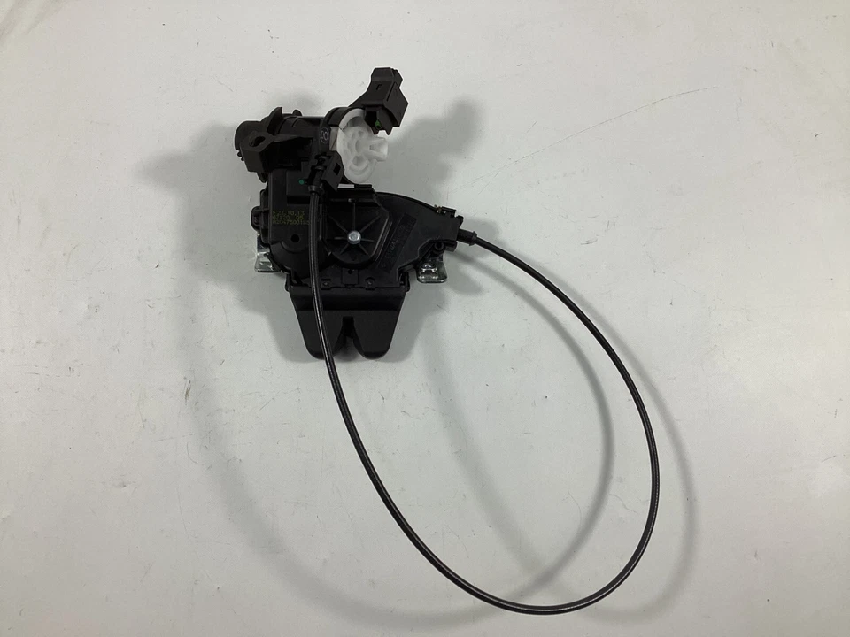 Cerradura de puerta trasera Mercedes-Benz C300 2011-2015 A2047500165 OEM. Foto 2 de 4