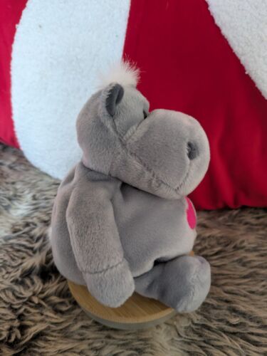 Juguete de peluche suave Nici hipopótamo gris con corazón en el vientre 7" - Imagen 7 de 10