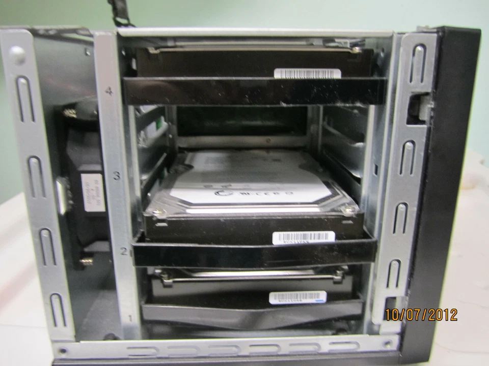 Iomega StorCenter ix4-200d Network USED PARTS OR REPAIR - Image 3 of 4