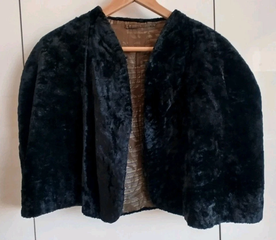 Maravillosa capa de felpa negra antigua/vintage con forro Foto 2 de 4