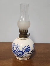 Vintage Blue Willow Oil Lamp Chadwick