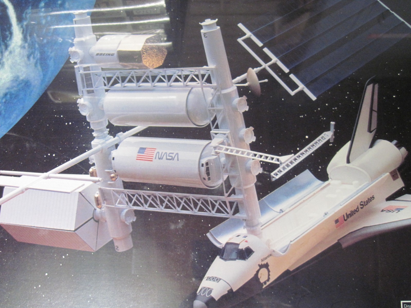 Revell   1/144   NASA   Space  Operations  Center with Space Shuttle  Model  Kit