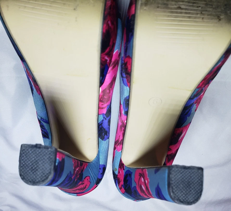 Charles Albert Womens Size 6 Platform Pump Floral Fabric - Image 4 of 4