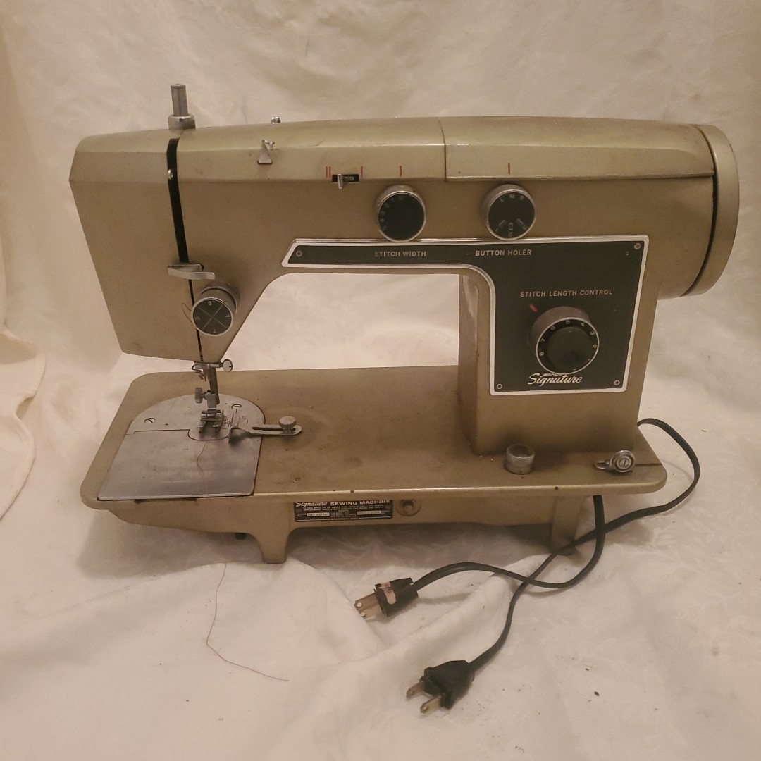 Vintage Montgomery Ward Signature Electric Sewing Machine UHT