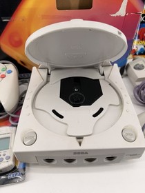 Sega Dreamcast Console Bundle Boxed - Tested Works - VMU, Light Gun, 2 Ctrls