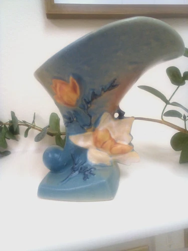 Vintage 1940-50 Roseville Smoky Green with White Magnolia 1811-6 Cornucopia Vase