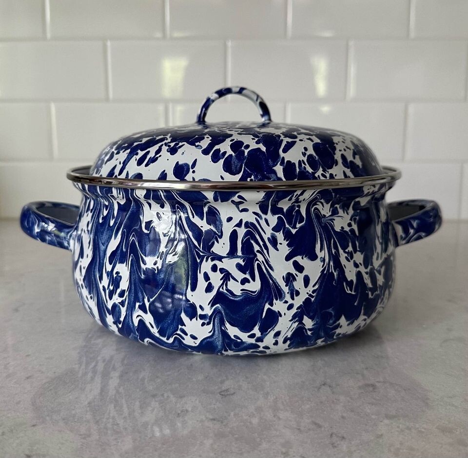 Golden Rabbit Dutch Oven 2.5 Qt Lid Enamelware Swirl Round Porcelain