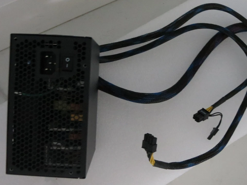 Original RAIDMAX Scorpio Series 635 Watts 80 Plus Bronze ATX Power Supply - Image 2 of 4