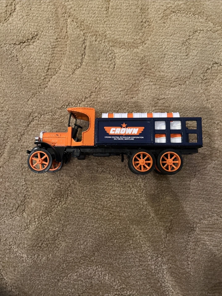 Ertl  Crown Gas 1925 Kenworth Stake Truck Bank 1:34 Scale  - Image 2 of 4