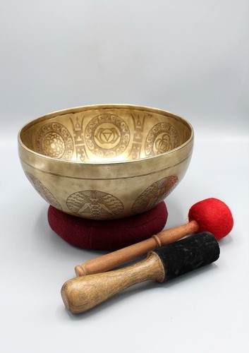 Seven Chakra Carved Meditation Tibetan Singing Bowl - Picture 3 of 9
