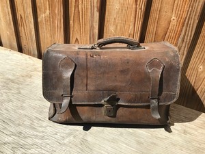 ancien cartable écolier en cuir