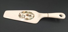 Currier and Ives 9-1/2" Ceramic Pie Server - Homestead In Winter -Snow -Sleigh