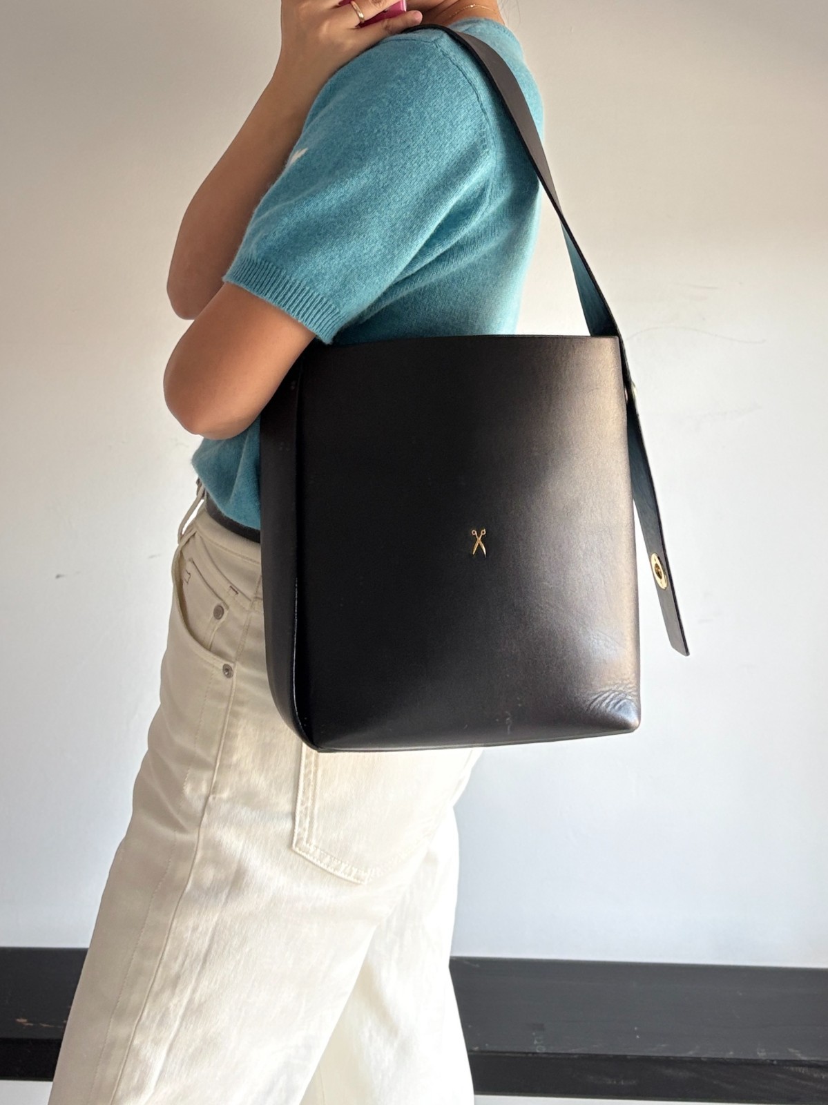 Joseph & Stacey Black Leather Bucket Shoulder Tote Bag Gold-Tone Logo