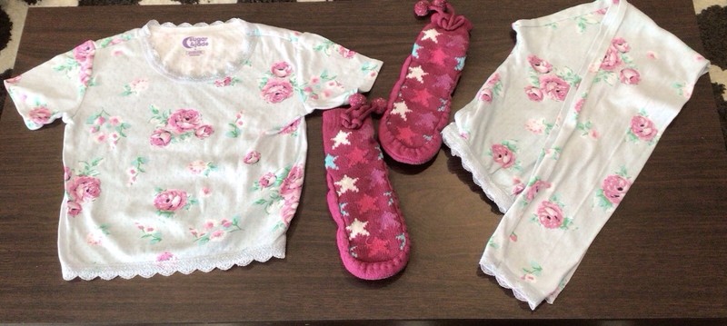 Sugar & Jade Size 14  Two Piece Short Sleeve  Pajama Set with Slipper socks