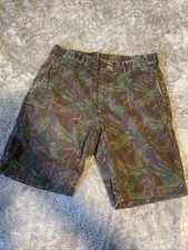 Uniqlo Men  s M 30-33 9  Inseam Shorts