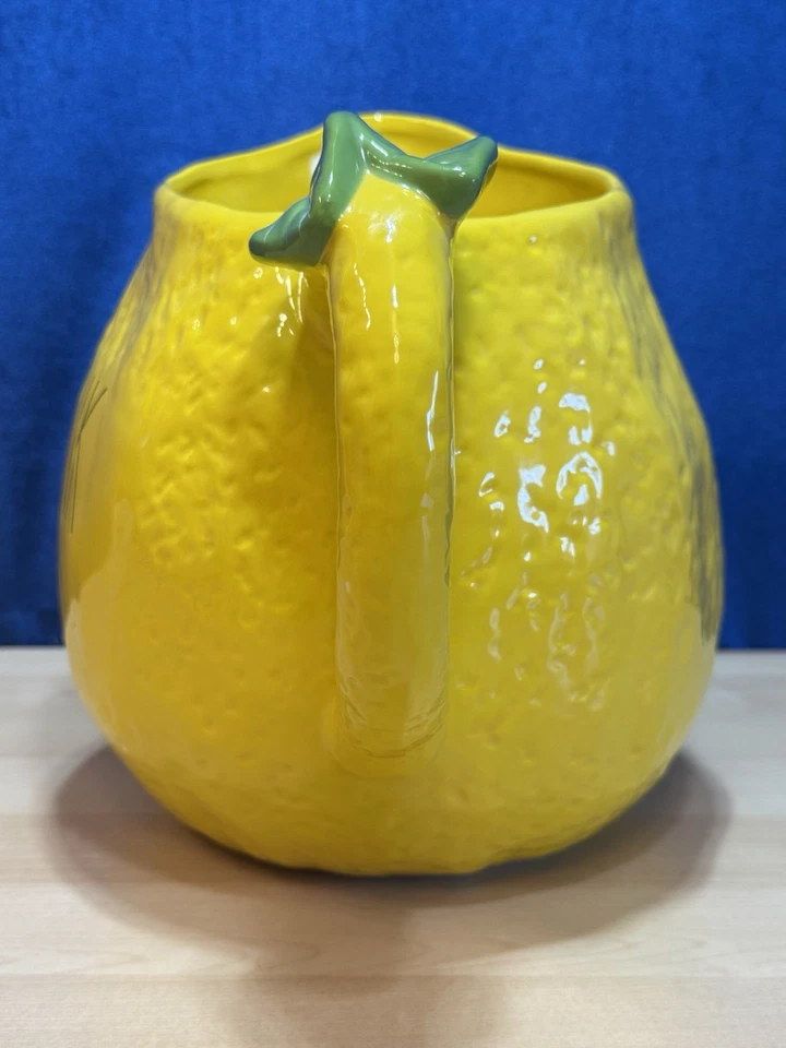 RAE DUNN Colección Artesanal “BEBIDA” Limón Amarillo Jarra Extra Grande Limonada Foto 2 de 4