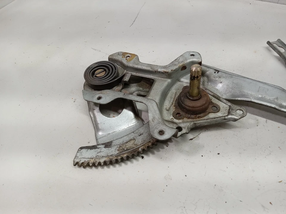 1986-1989 HONDA ACCORD REAR PASSENGER RIGHT SIDE WINDOW REGULATOR OEM, 135-58042 - Imagem 2 de 4