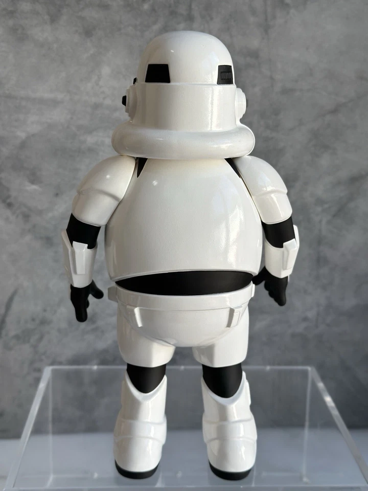 Figura Ron English x Made by Monsters x Toy Tokyo Police Grin NYCC Stormtrooper Foto 2 de 4