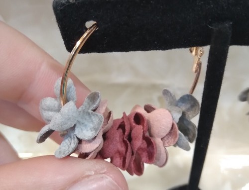 Hoop Flower Earrings Multicolor - Picture 6 of 7