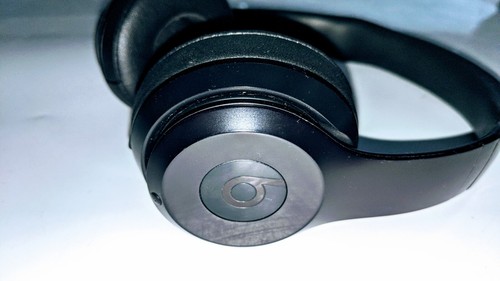 Beats by Dr. Dre Solo 3 Wireless Headphones Black (Right side dosnt work) - Picture 4 of 5