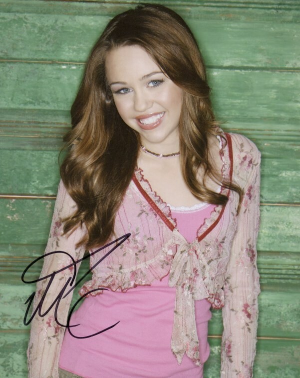 Miley Cyrus 直筆サインフォト Miley Cyrus Signed Autographed 8 x 10 Photo : Amazon.ca: Home