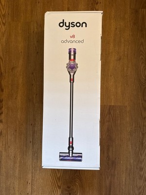 Dyson V8 Advanced - Leerkarton & Anleitung